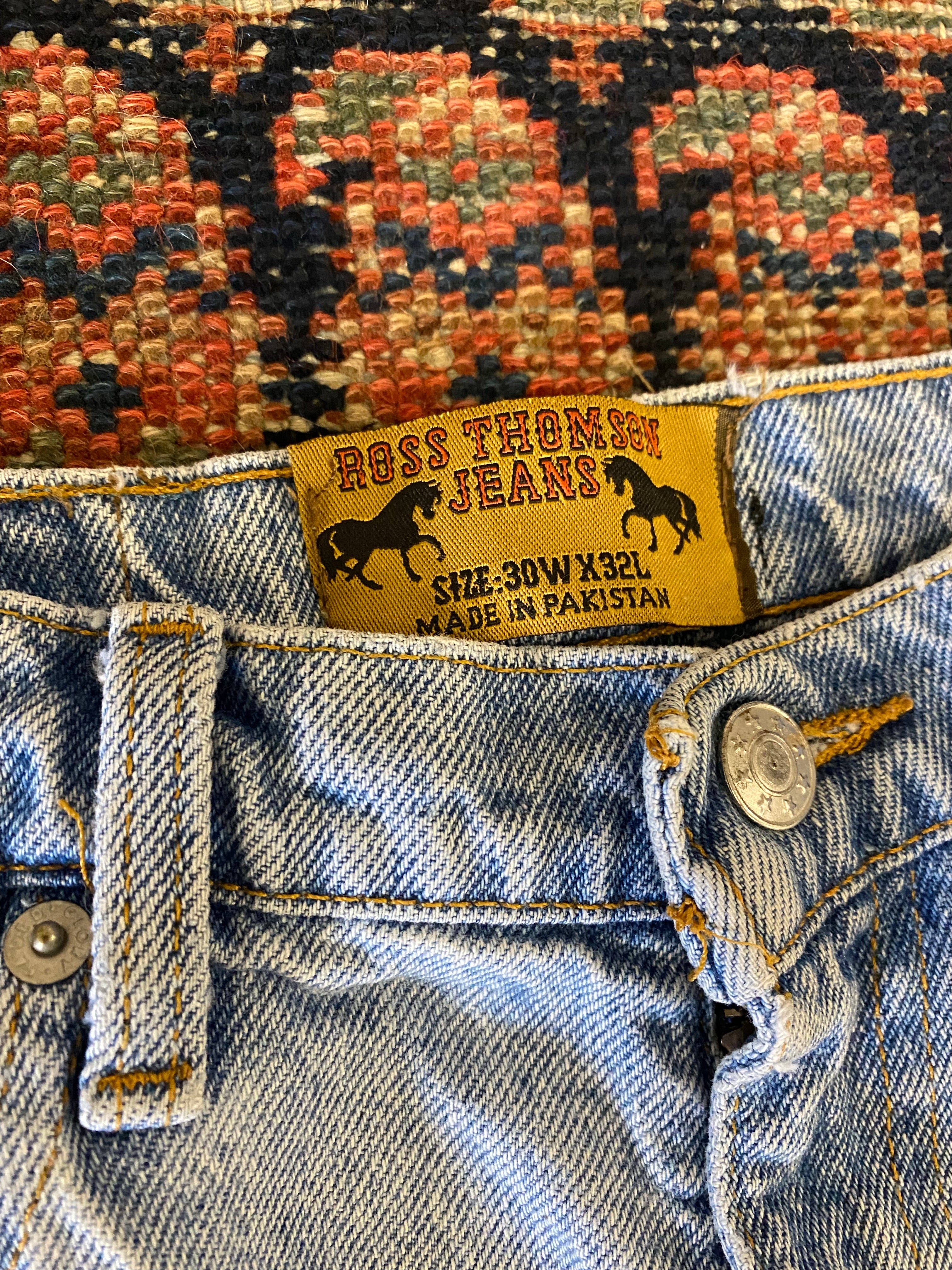 Vintage High Waisted Ross Frayed Denim Jean Shorts - 29in