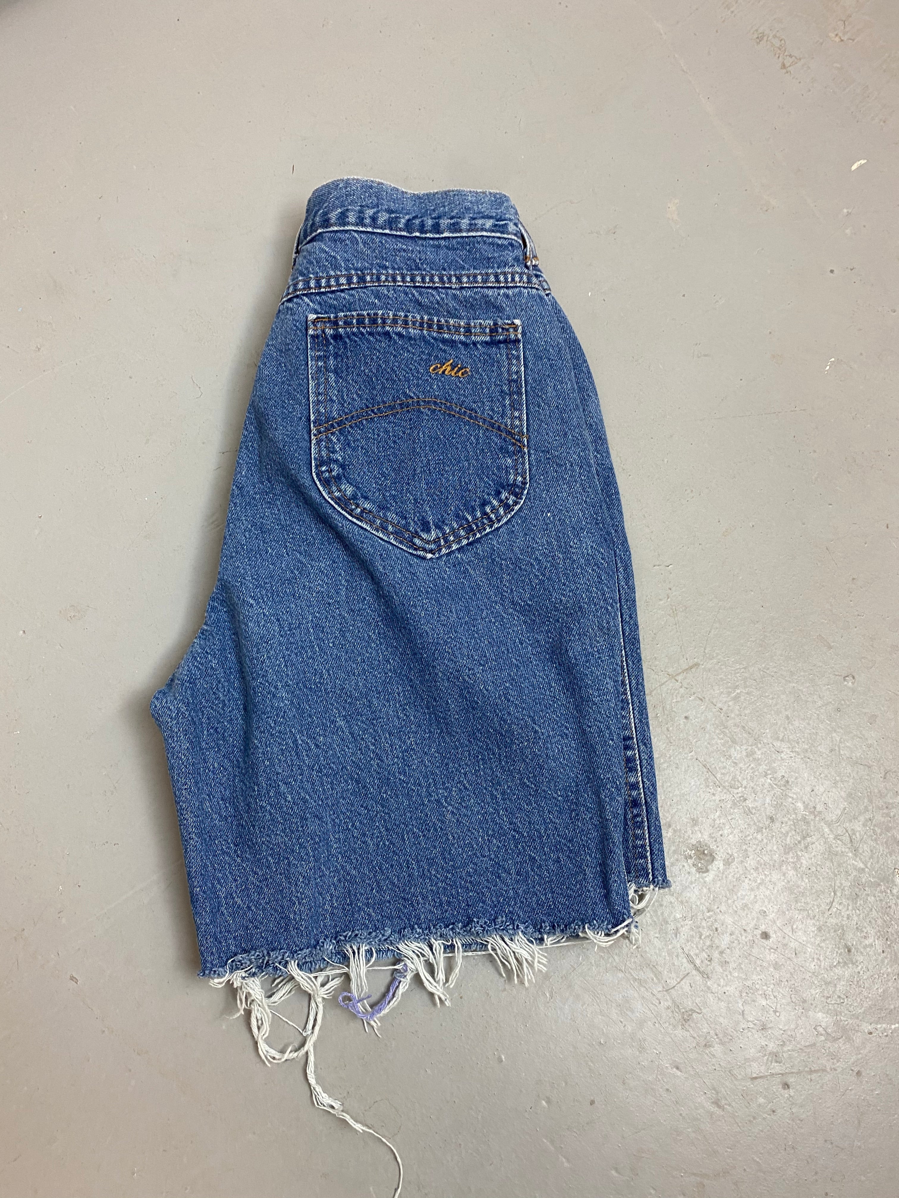 90s Frayed Chic High Waisted Denim Shorts - 28in