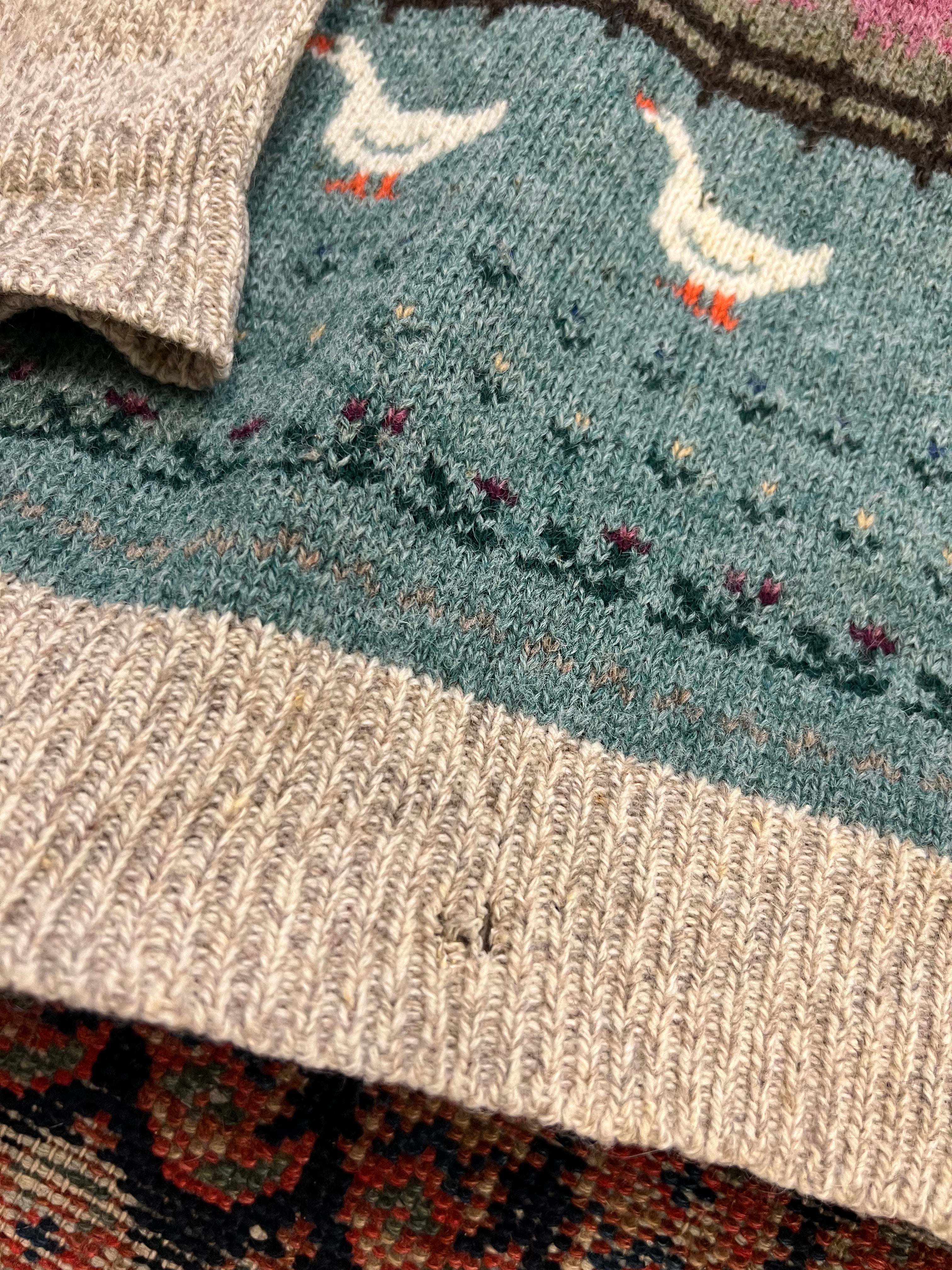 VINTAGE KNIT SWEATER - SMALL