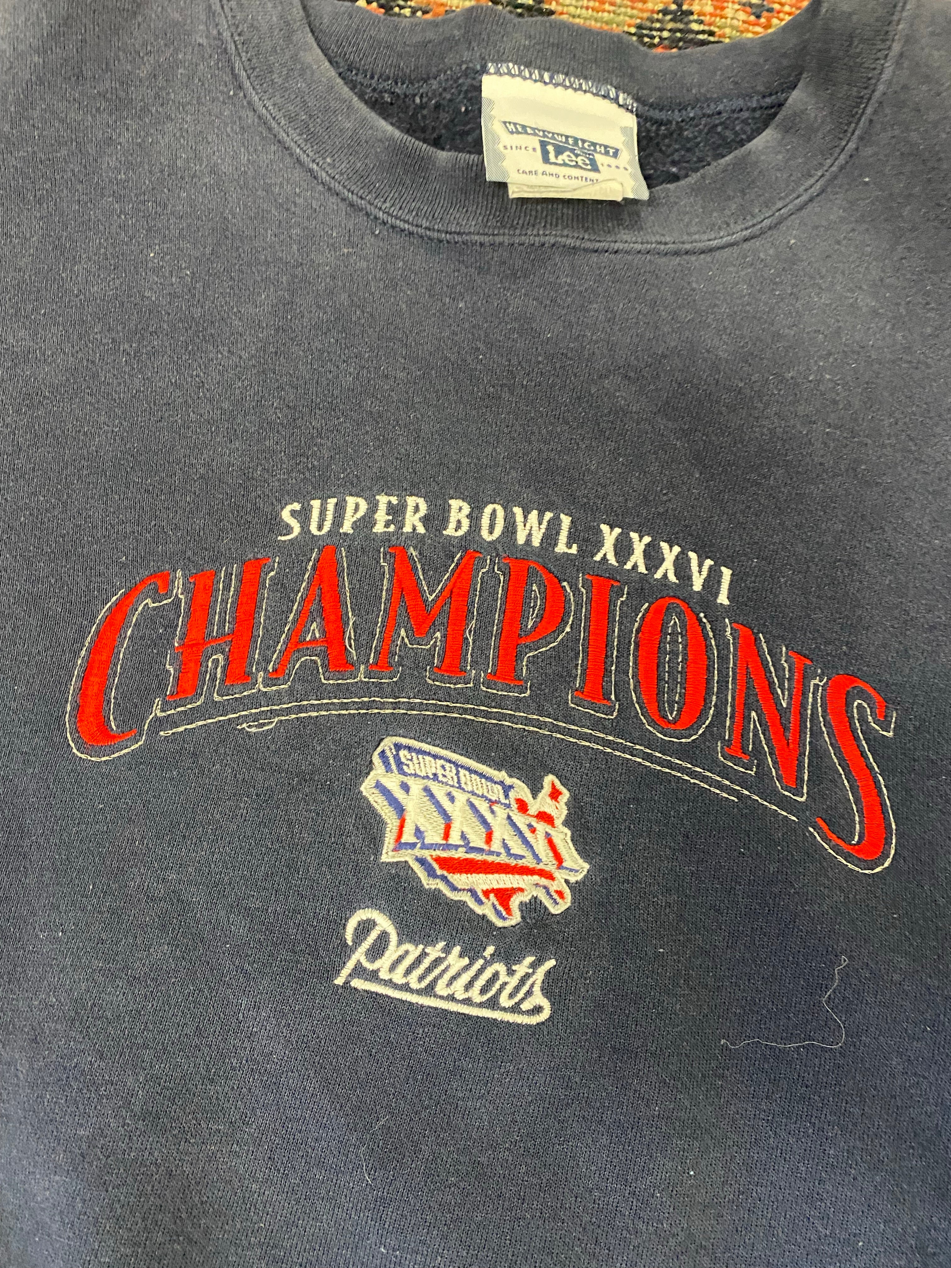 Vintage Patriots Embroidered Super Bowel Champions Crewneck - L