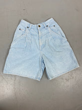 Load image into Gallery viewer, 90s pleated high waisted denim shorts - 24in
