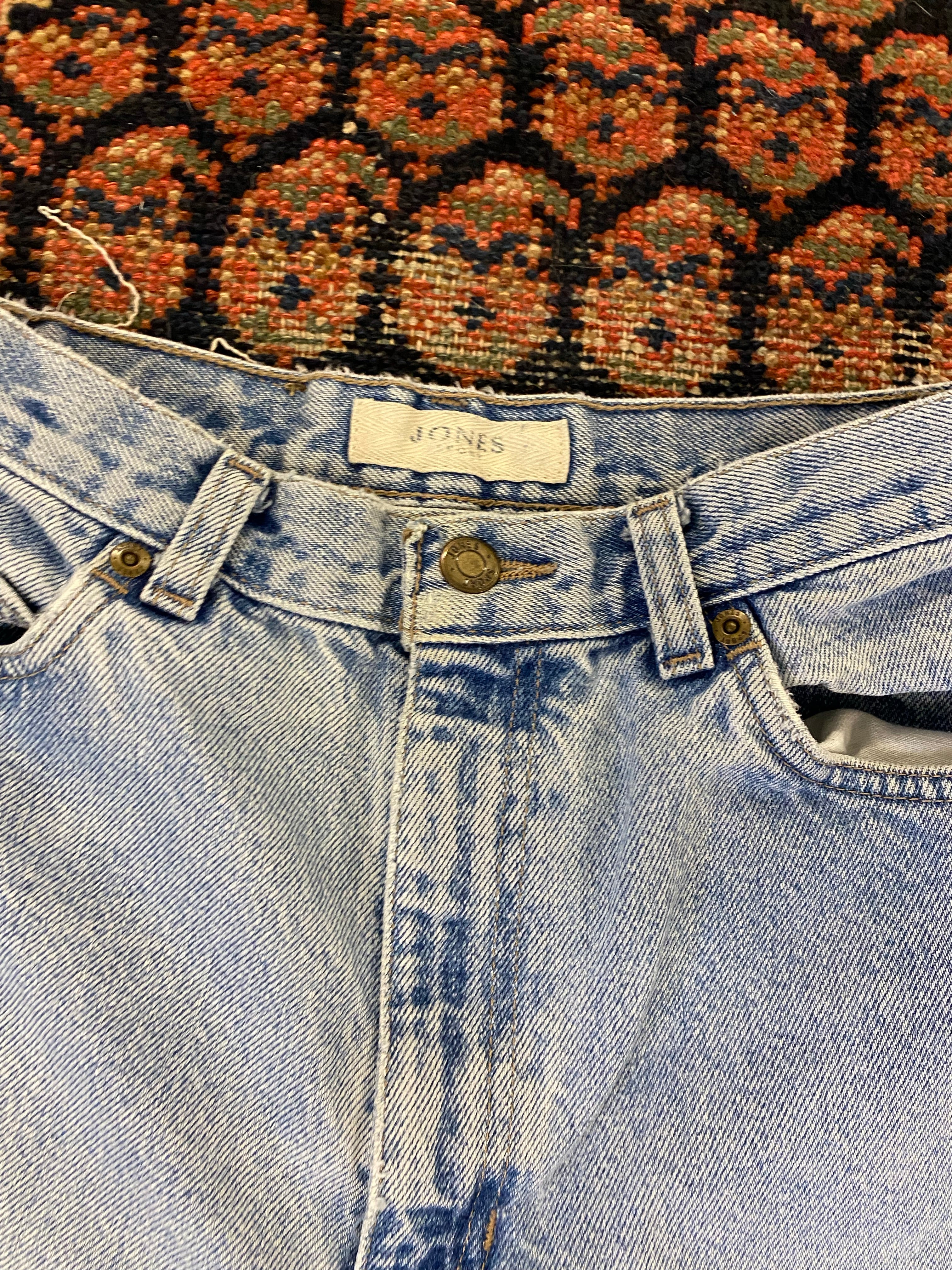 90s High Waisted Jones Frayed Denim Shorts - 28in