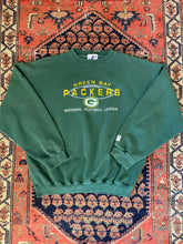 Load image into Gallery viewer, Vintage Embroidered Green Bay Football Packers - M