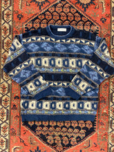Load image into Gallery viewer, Vintage Patterned Crewneck - M