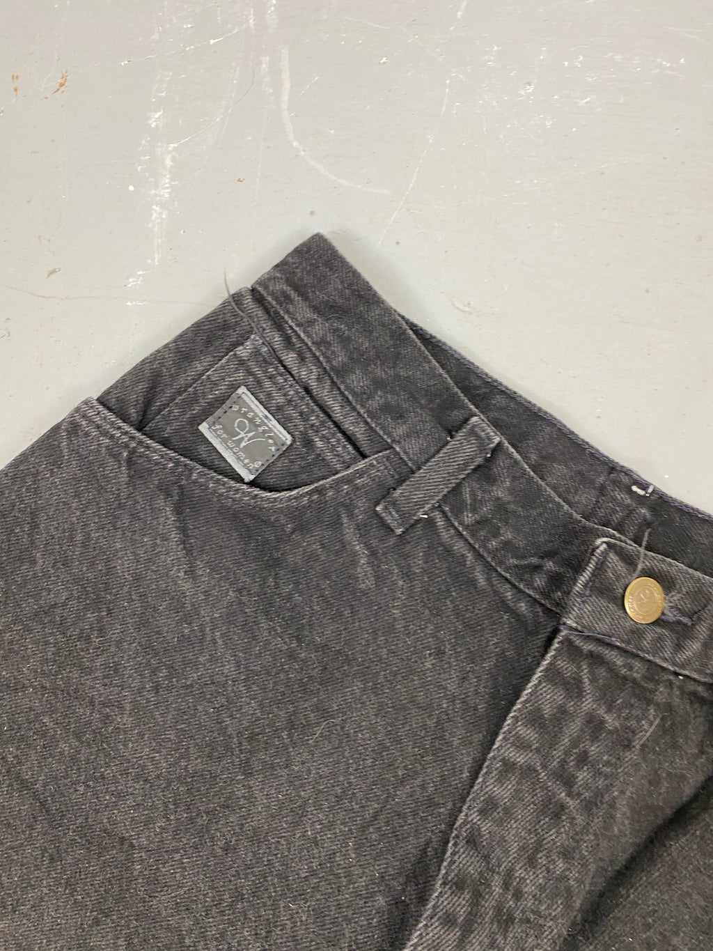 90s high waisted Wrangler hemmed denim shorts - 28in
