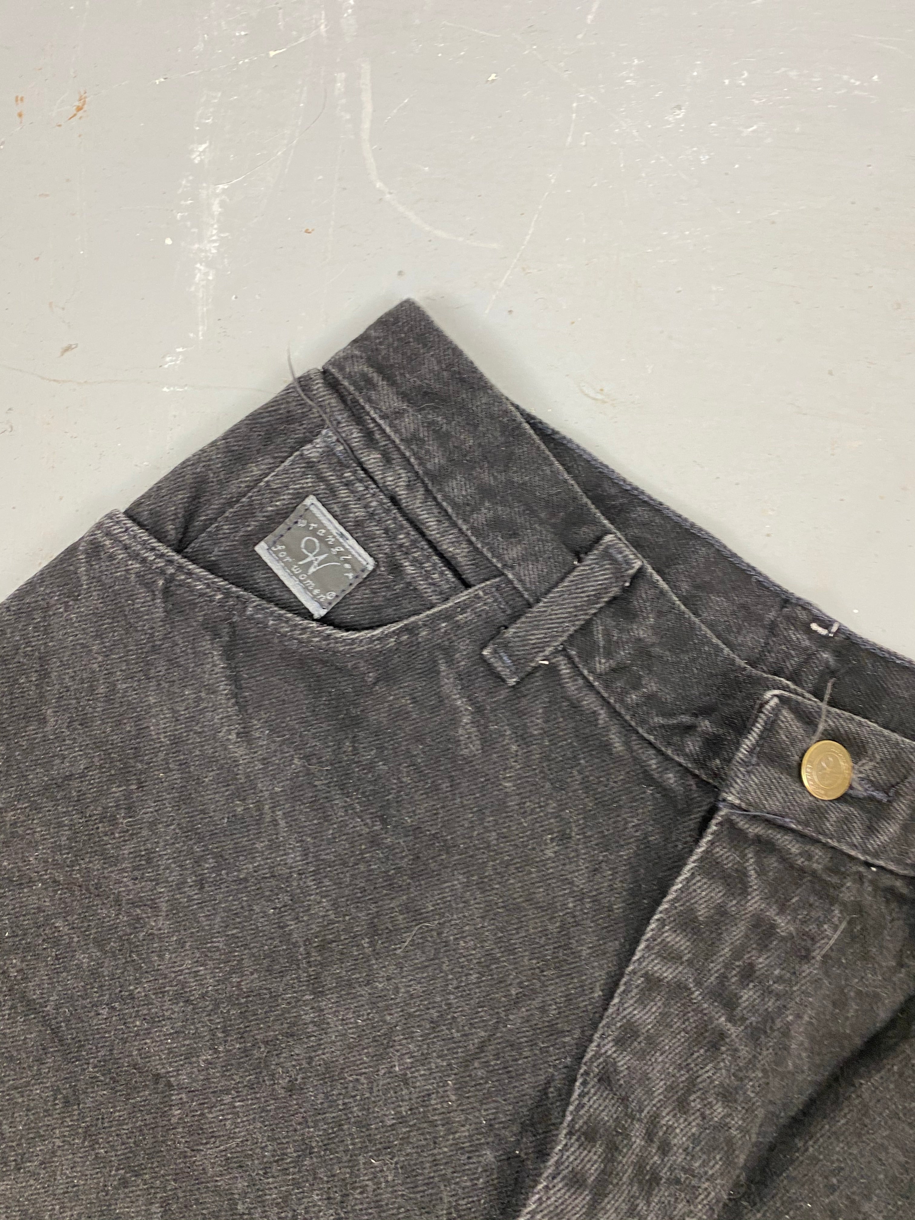 90s high waisted Wrangler hemmed denim shorts - 28in