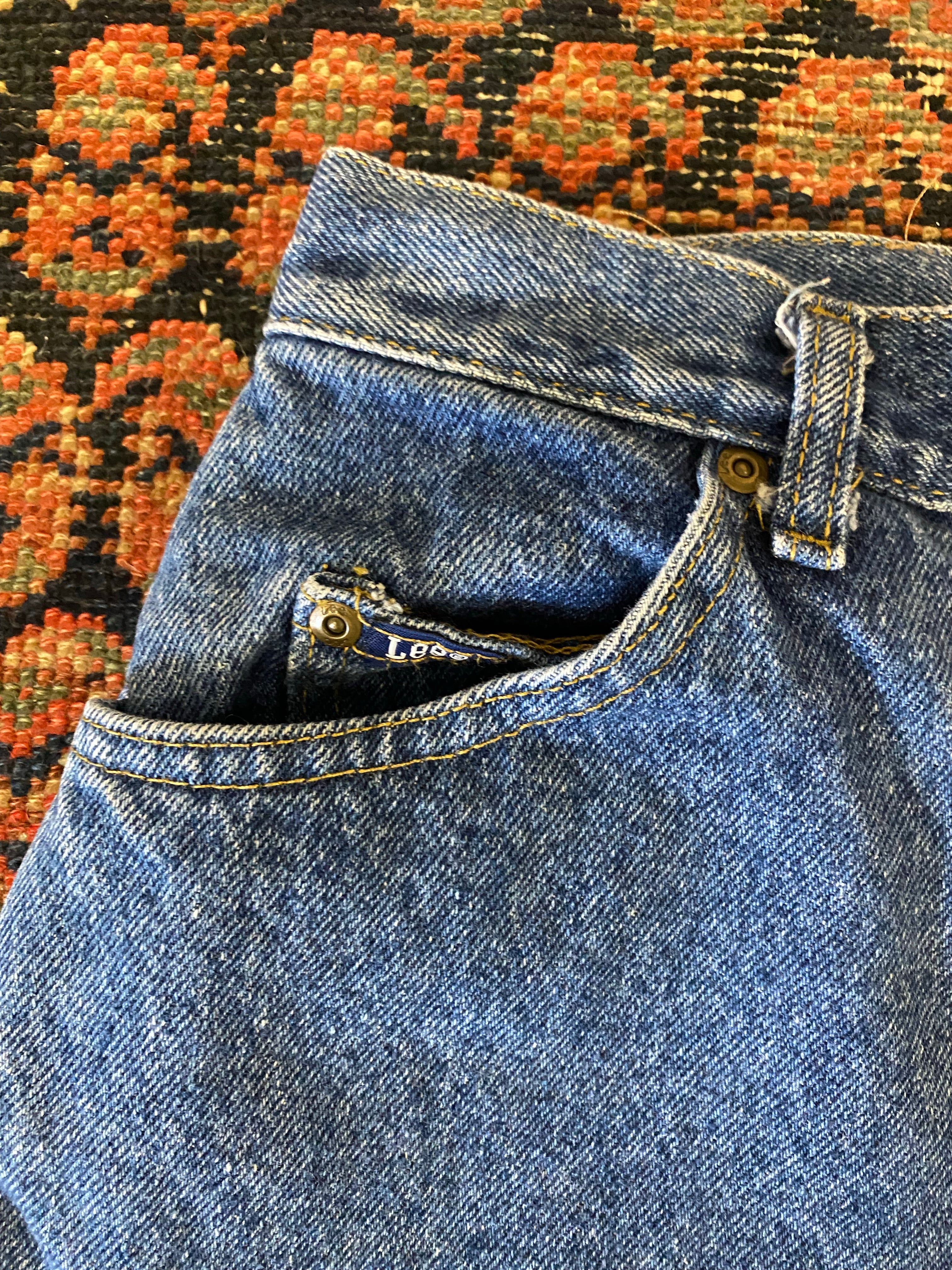 90s High Waisted Lee Frayed Denim Shorts - 29in