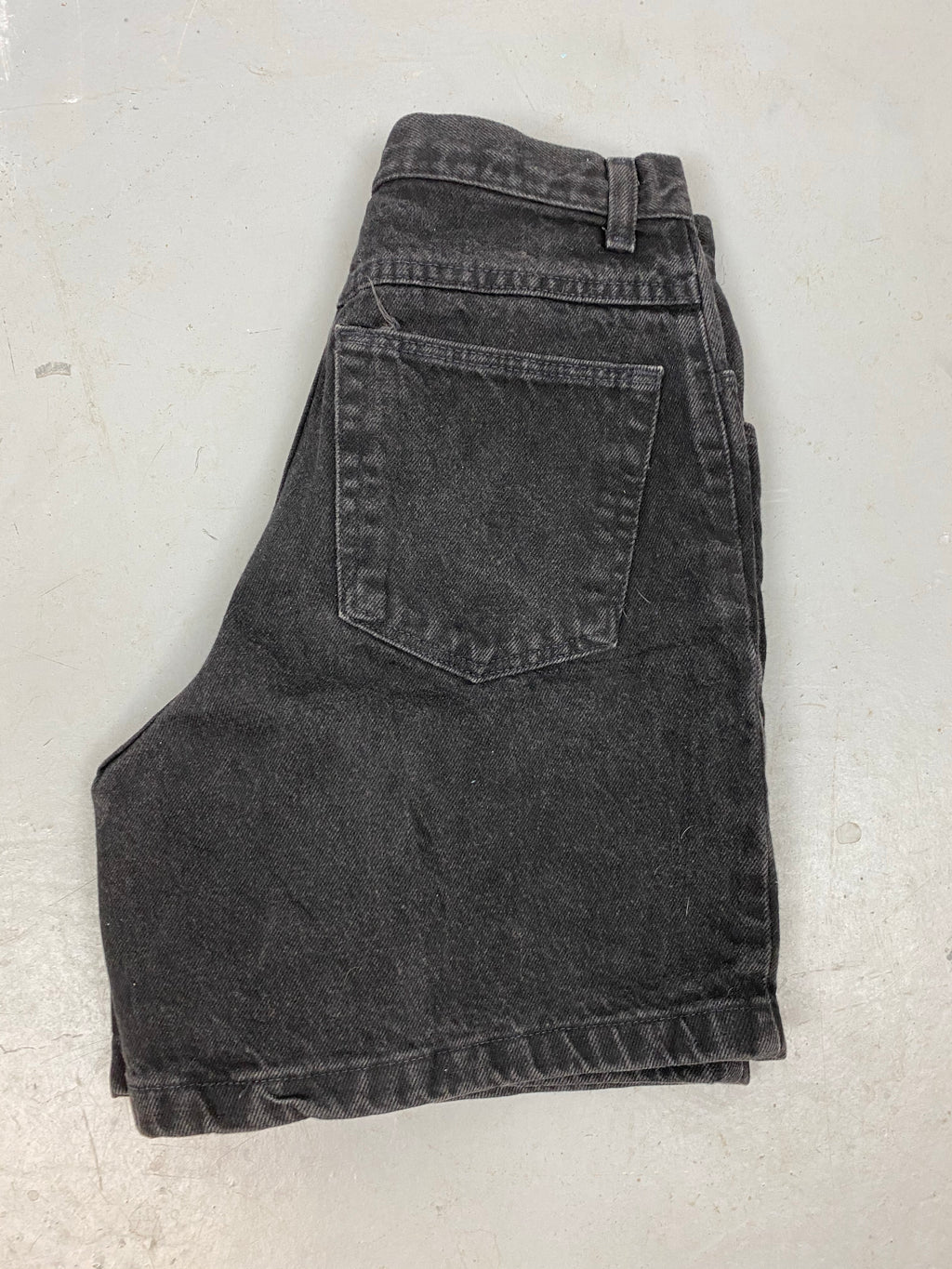 90s high waisted Wrangler hemmed denim shorts - 28in