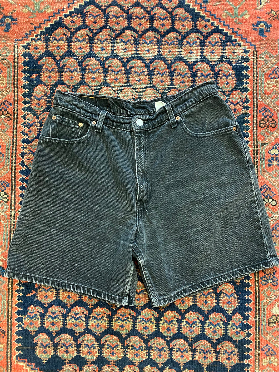 90s HIGH WAISTED LEVIS DEnim shorts - 31IN/W