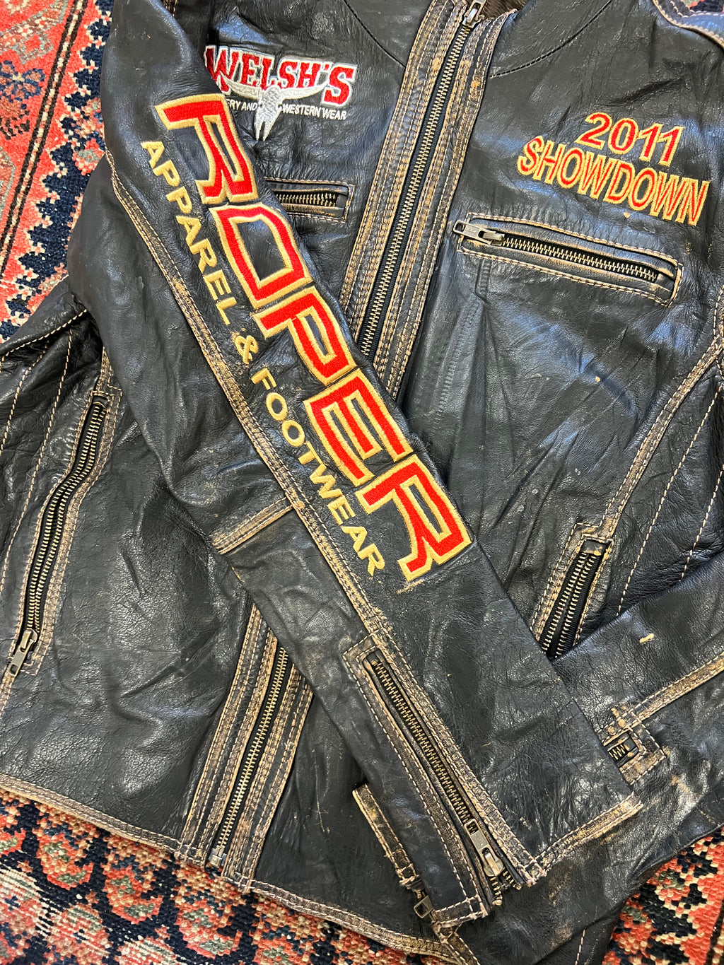 VINTAGE LEATHER JACKET - SMALL