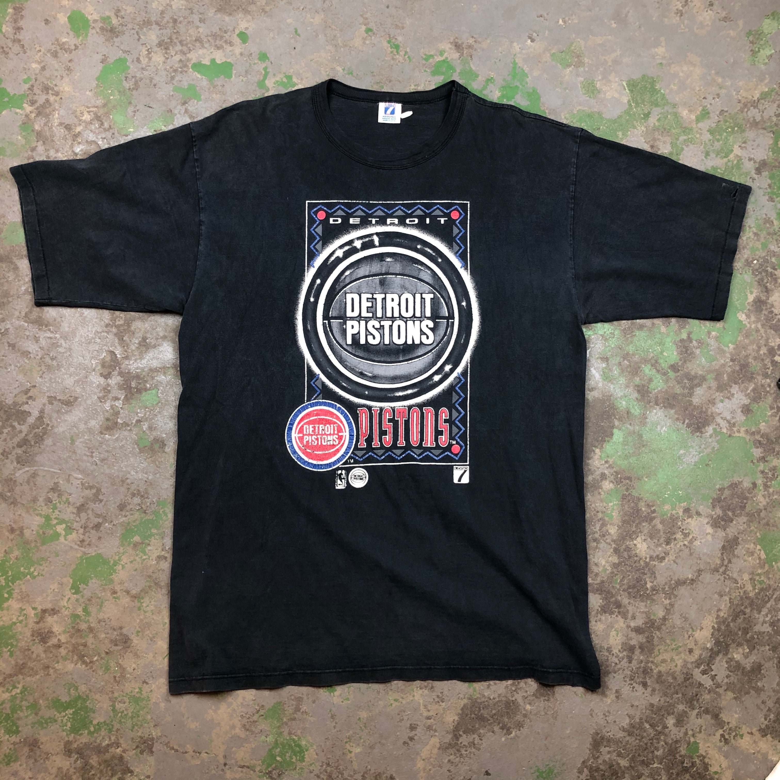 Heavy weight Detroit pistons t shirt