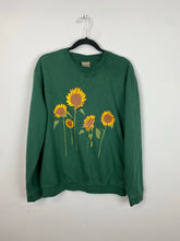 Load image into Gallery viewer, 90s daisy crewneck - M