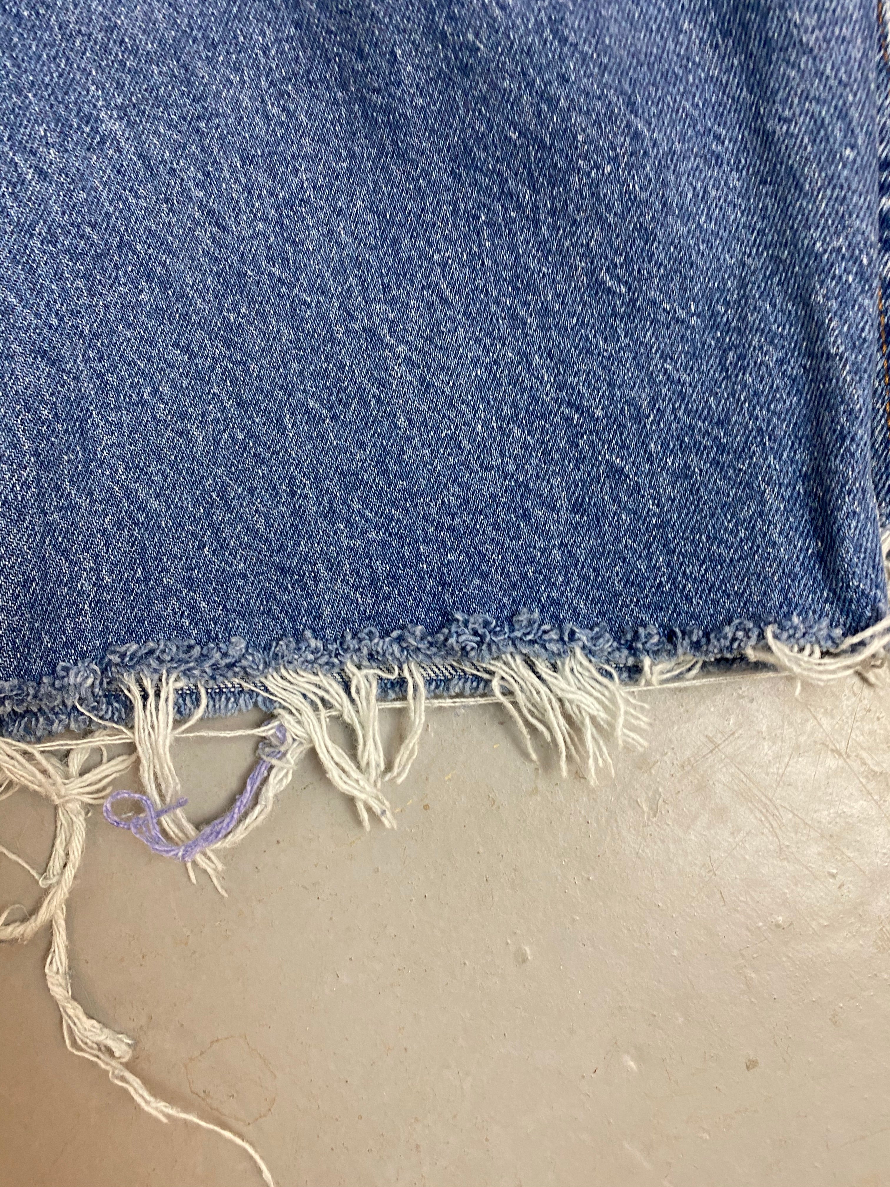 90s Frayed Chic High Waisted Denim Shorts - 28in