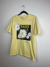 Load image into Gallery viewer, 90s Daisy t shirt
