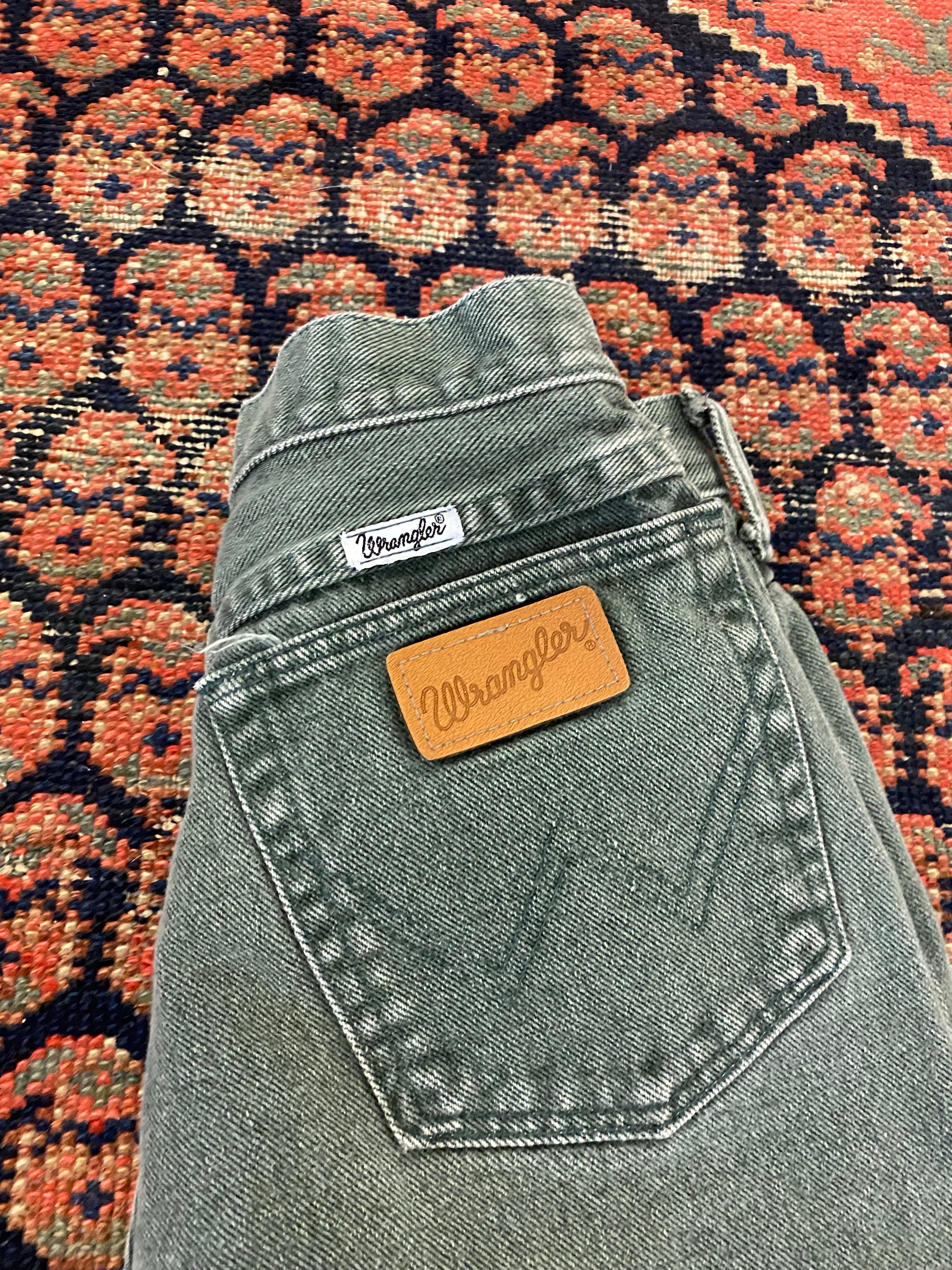 90s Wrangler High Waisted Frayed Denim Shorts - 24in