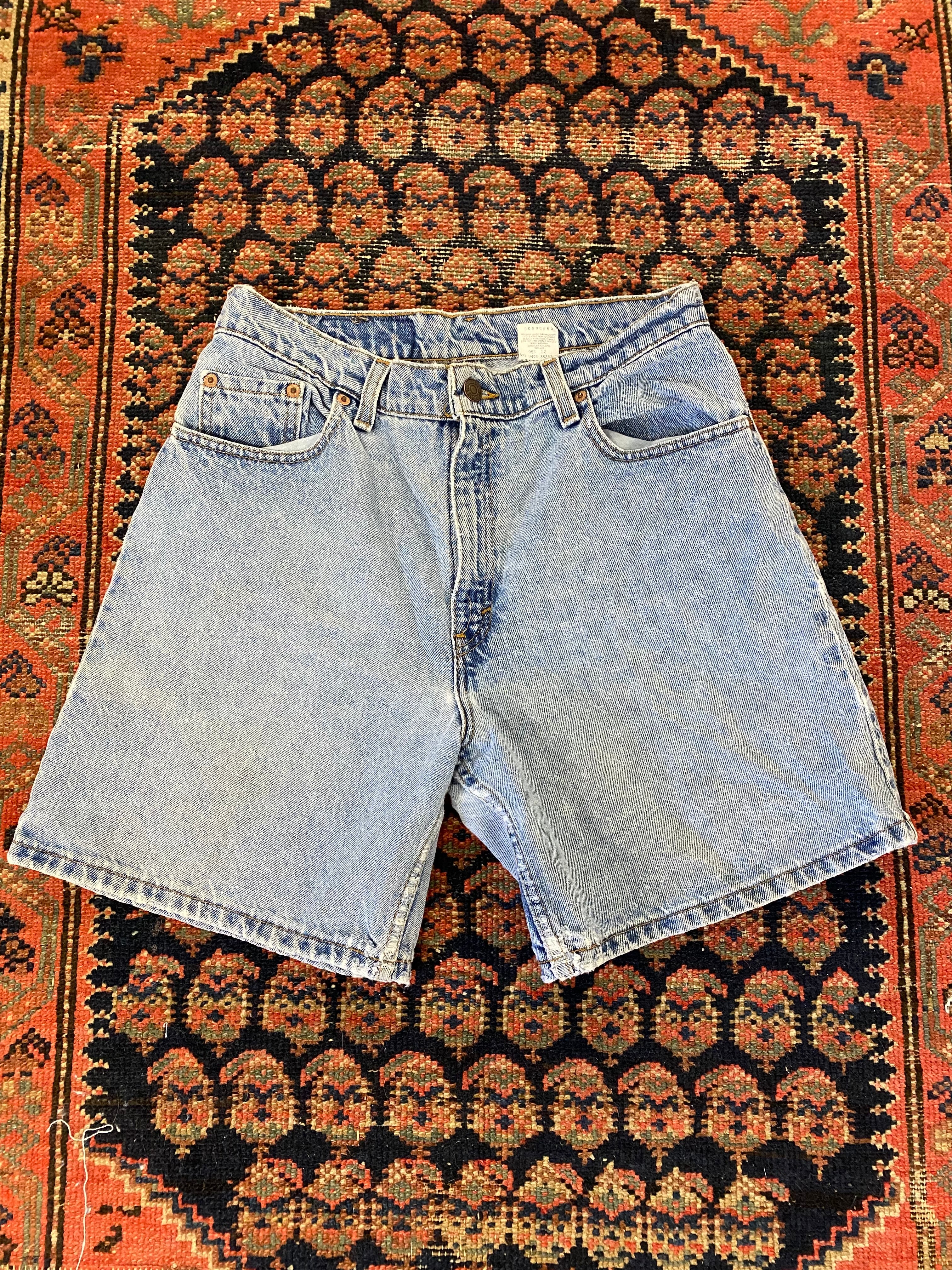 90s Hemmed High Waisted Levis Denim Shorts - 30in