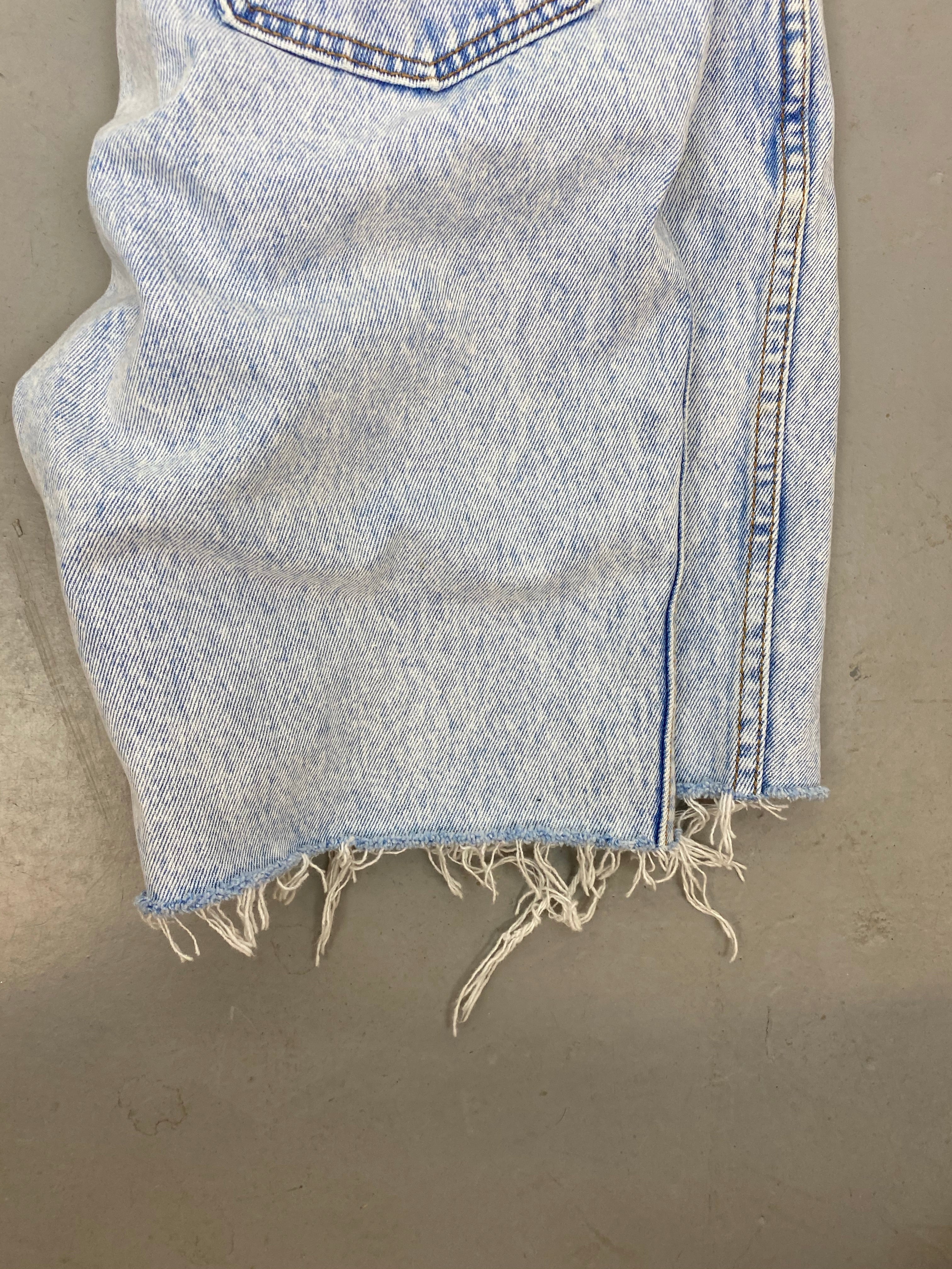 90s High Waisted Frayed Denim Shorts - 29in