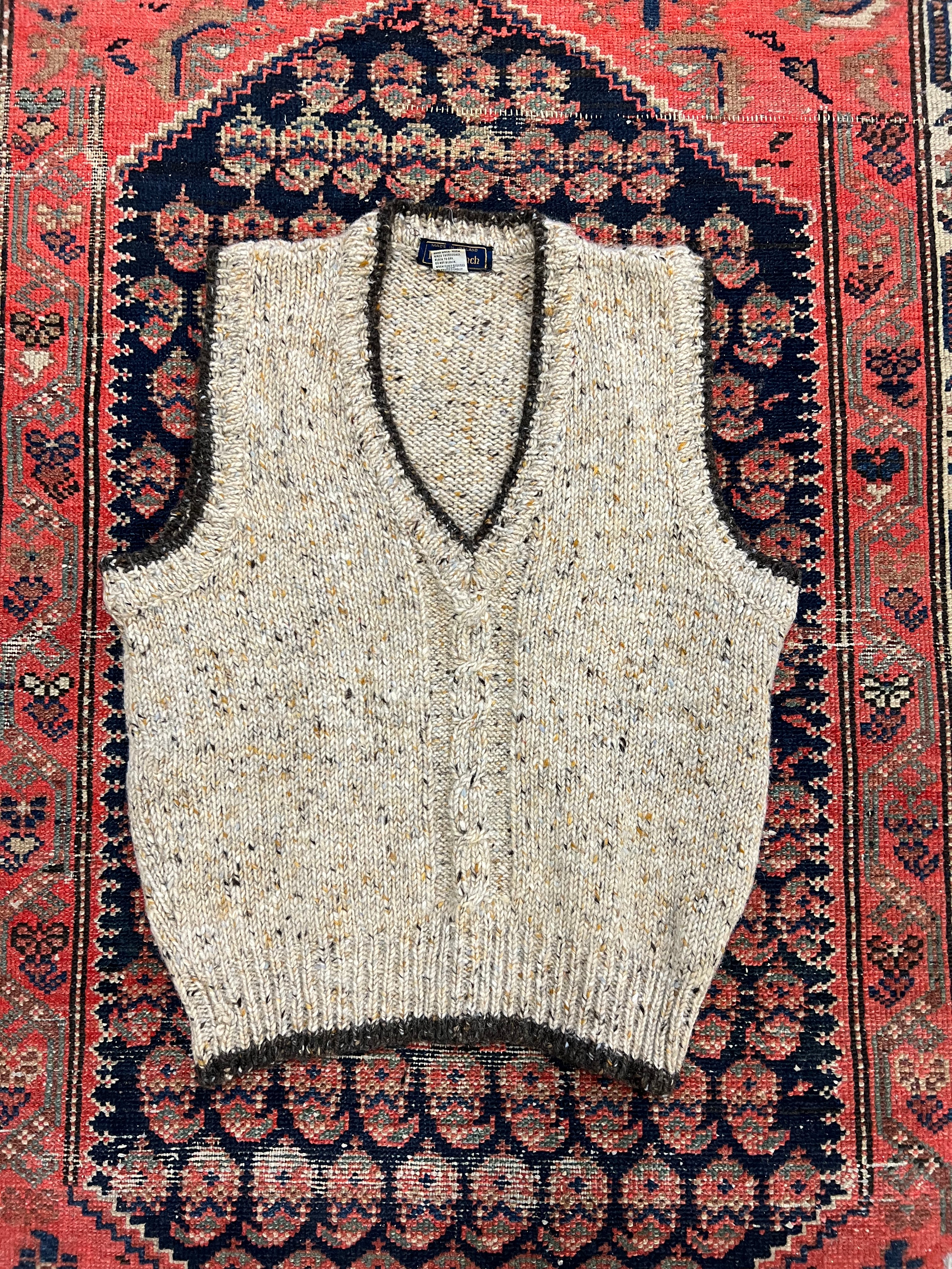 VINTAGE KNITTED VEST - SMALL