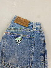 Load image into Gallery viewer, 90s slim fit Guess Denim