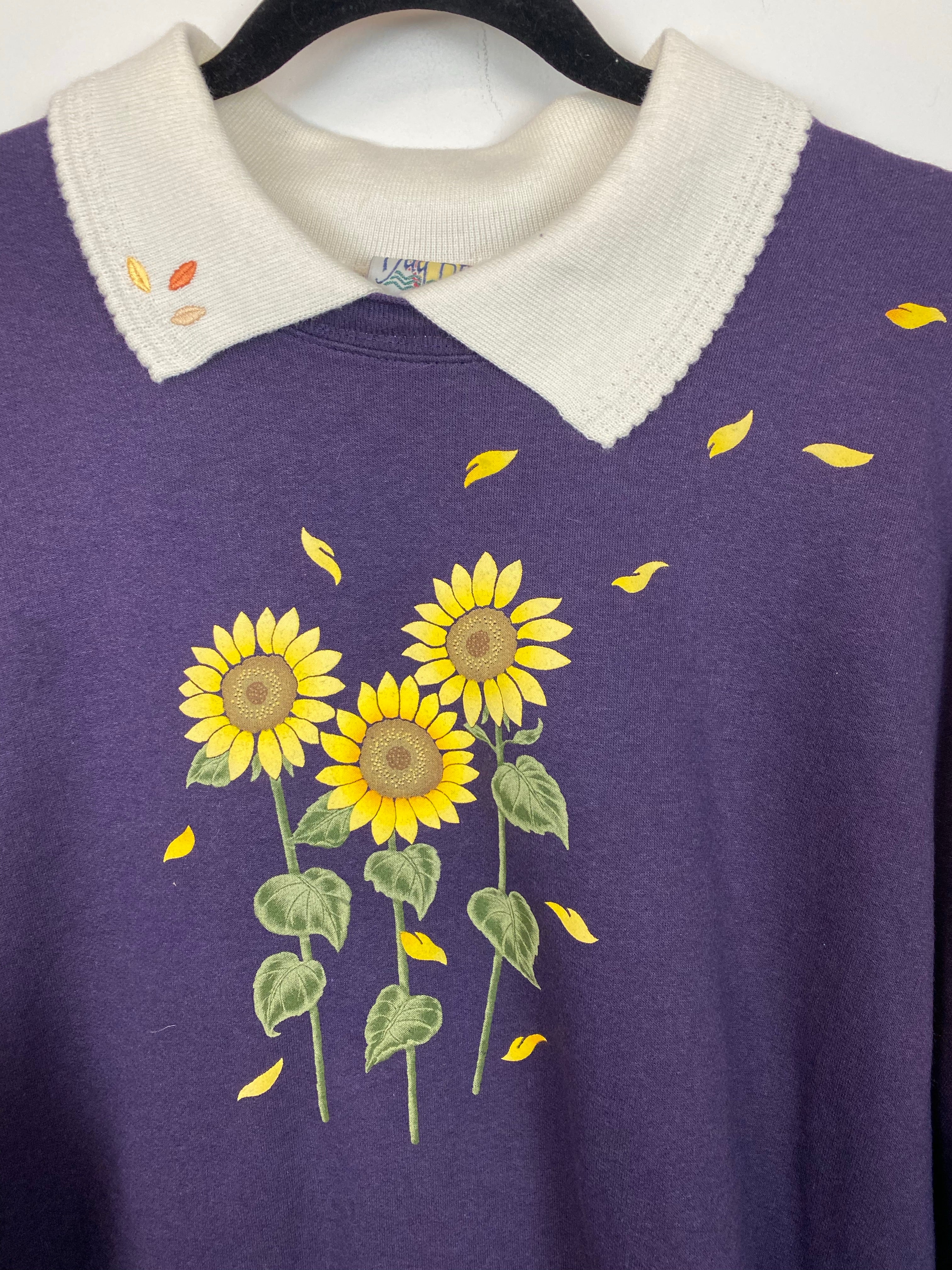 Vintage collared Daisy crewneck - L