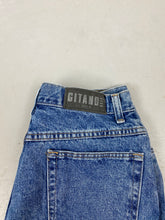 Load image into Gallery viewer, 90s high waisted Gitano denim shorts - 29in