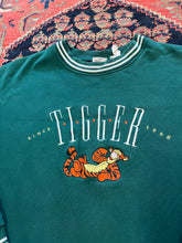 Load image into Gallery viewer, VINTAGE TIGGER CREWNECK - MEDIUM