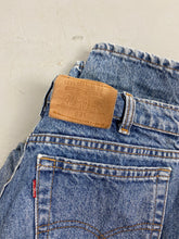 Load image into Gallery viewer, 90s straight leg Levi’s denim