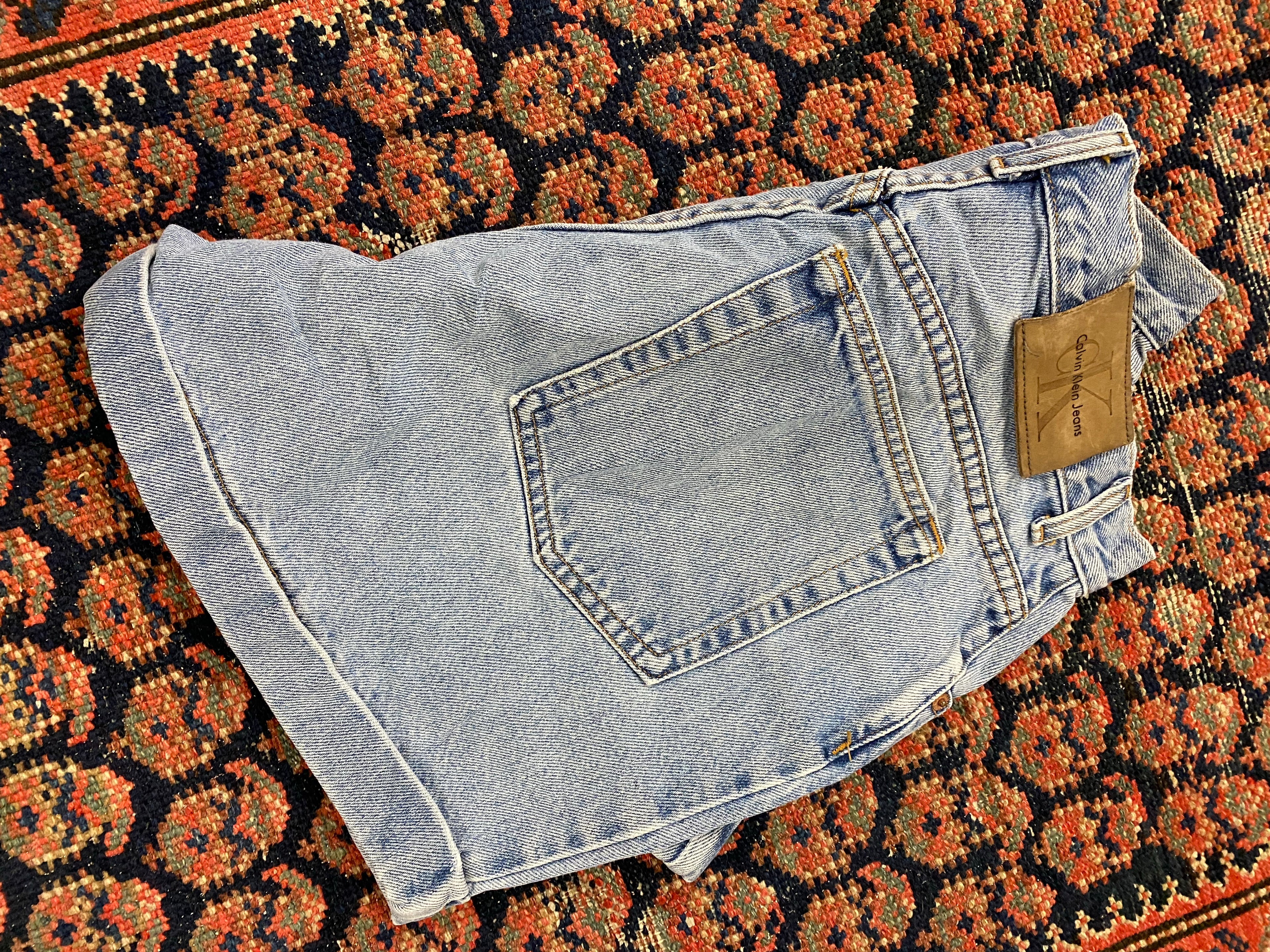 Vintage Cuffed High Waisted Calvin Shorts - 29IN/W