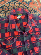 Load image into Gallery viewer, 90s Heavy Button Up Shirt - S
