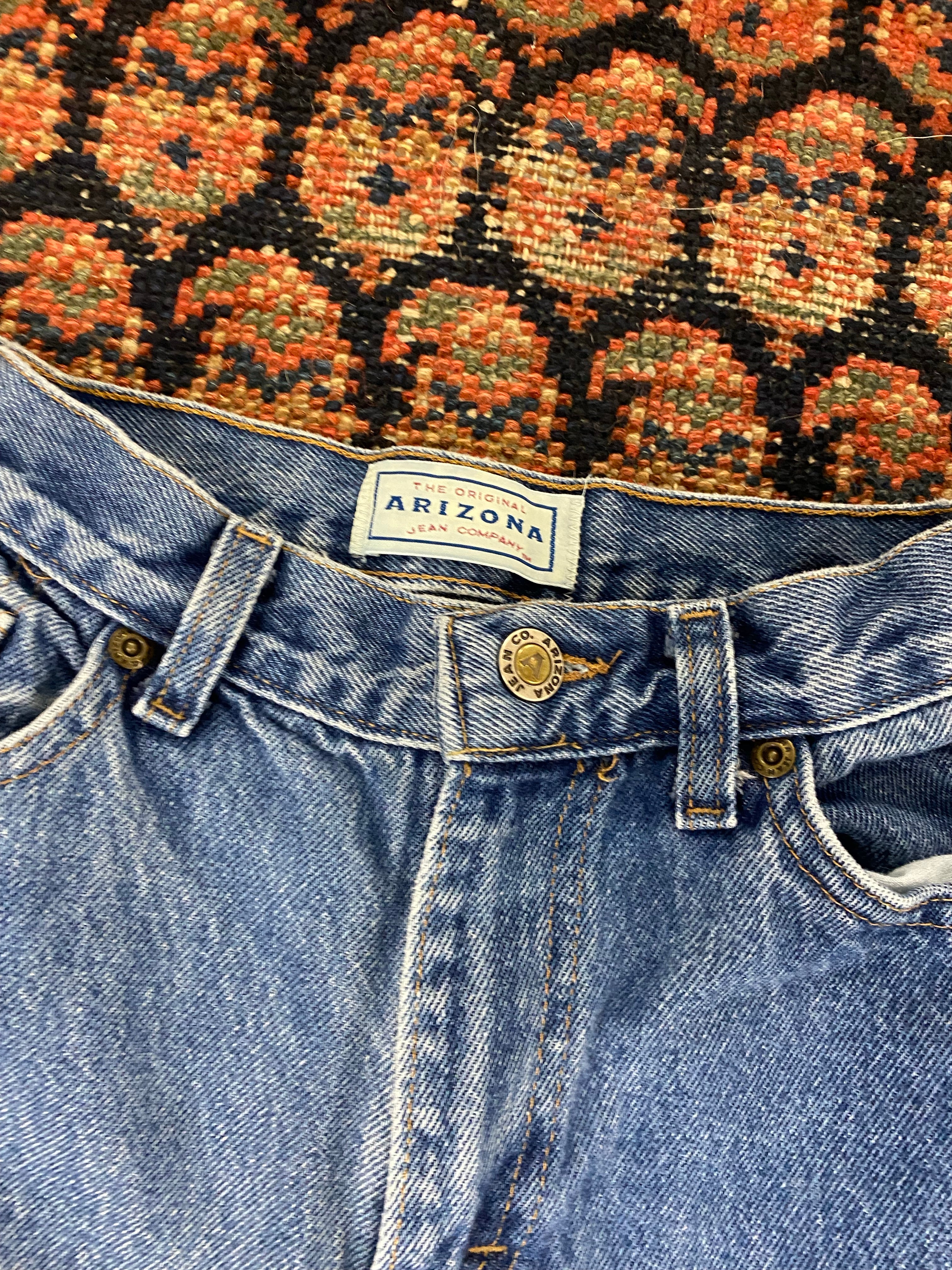 90s High Waisted Frayed Arizona Denim Shorts - 25in