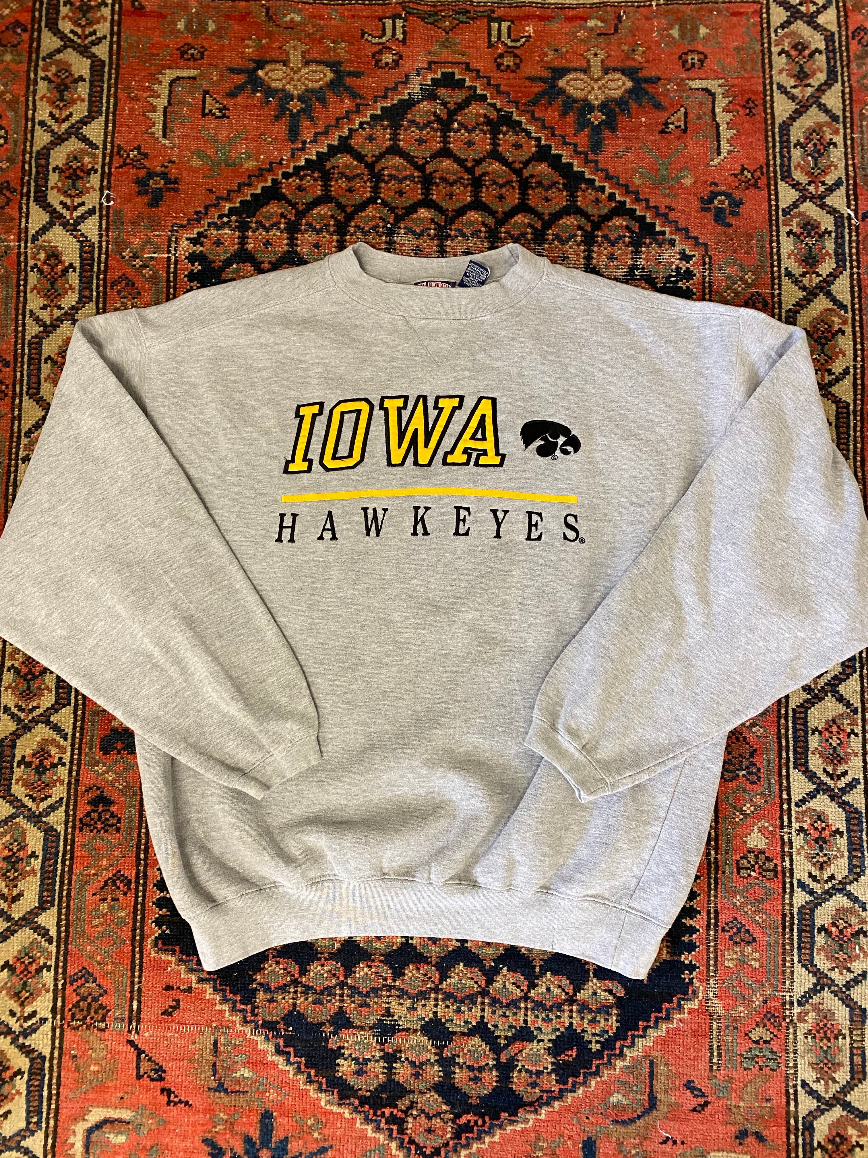 Vintage Embroidered Iowa Hawkeyes Crewneck - L
