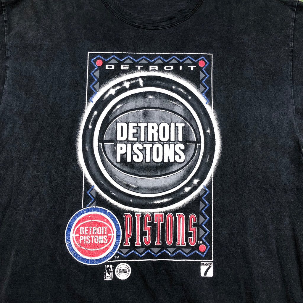 Heavy weight Detroit pistons t shirt