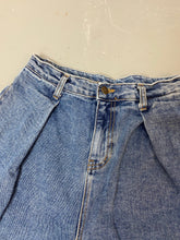 Load image into Gallery viewer, Vintage Pleated High Waisted Frayed Denim Shorts - 28in