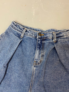 Vintage Pleated High Waisted Frayed Denim Shorts - 28in