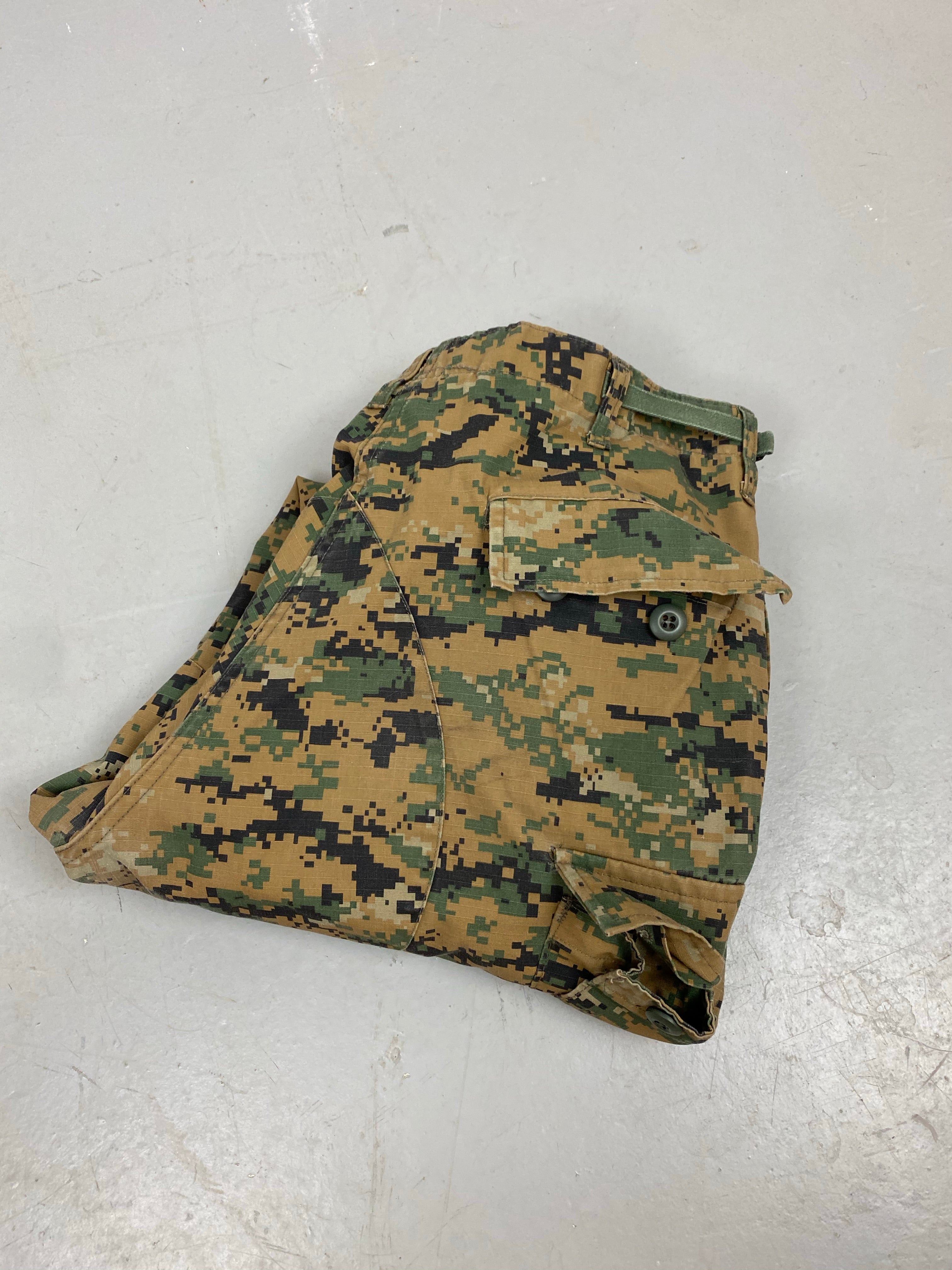 Vintage cargo camo pants