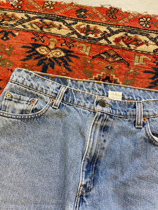 Vintage light wash Levi’s jeans - 32in/w