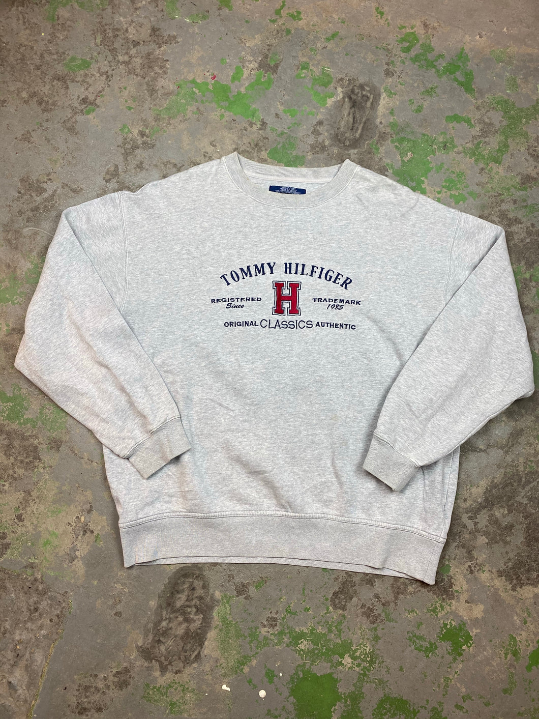 Embroidered Tommy crewneck