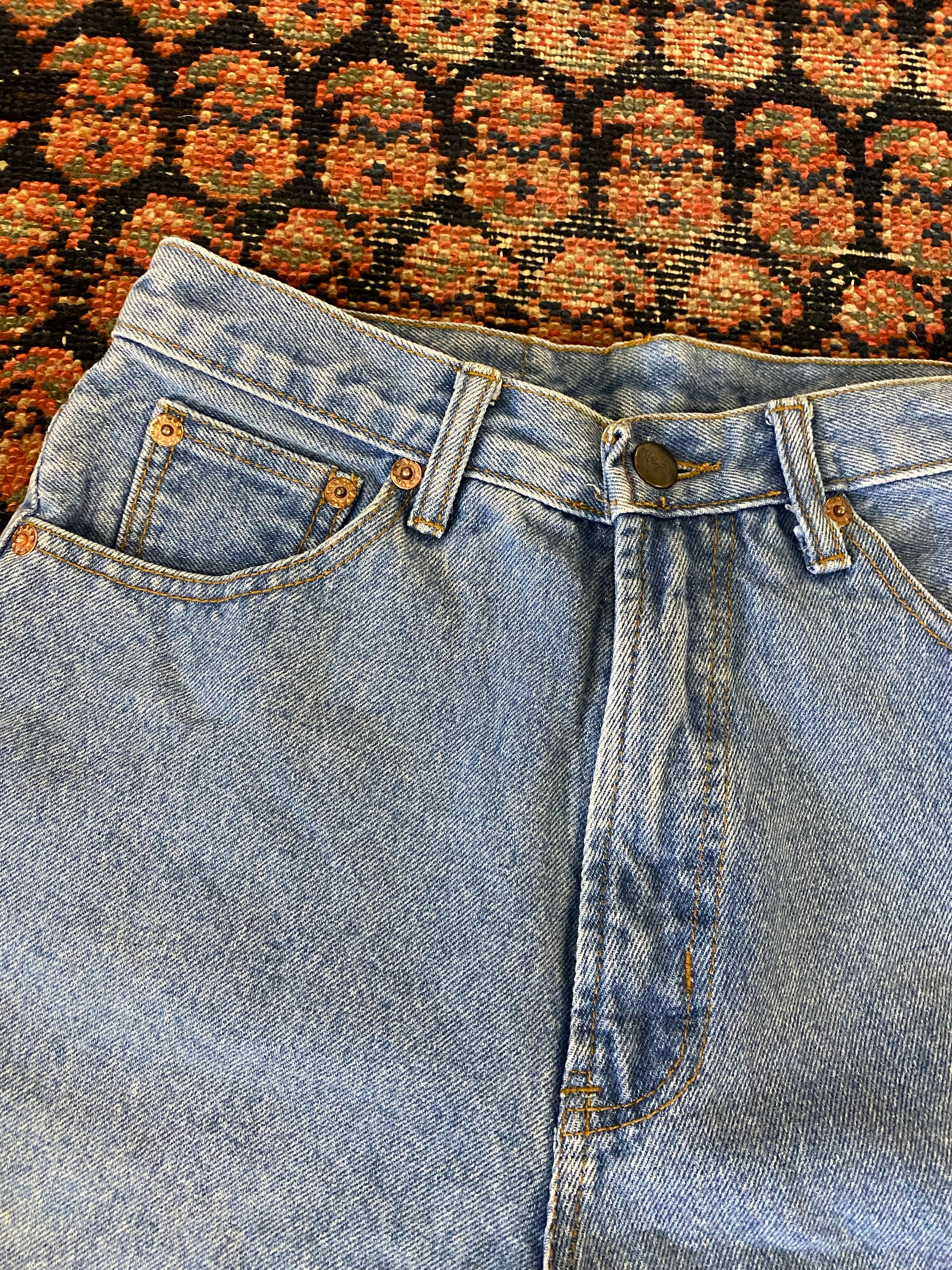 90s Mewnics High Waisted Hemmed Denim Shorts - 28in