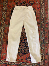 Load image into Gallery viewer, Vintage Off White High Waisted Levis Denim Jeans - 28in
