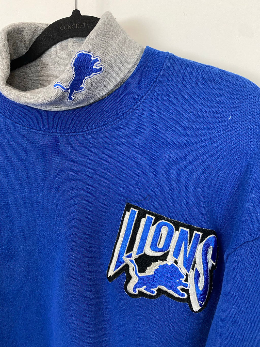 Vintage Embroidered Lions Turtleneck Crewneck - M