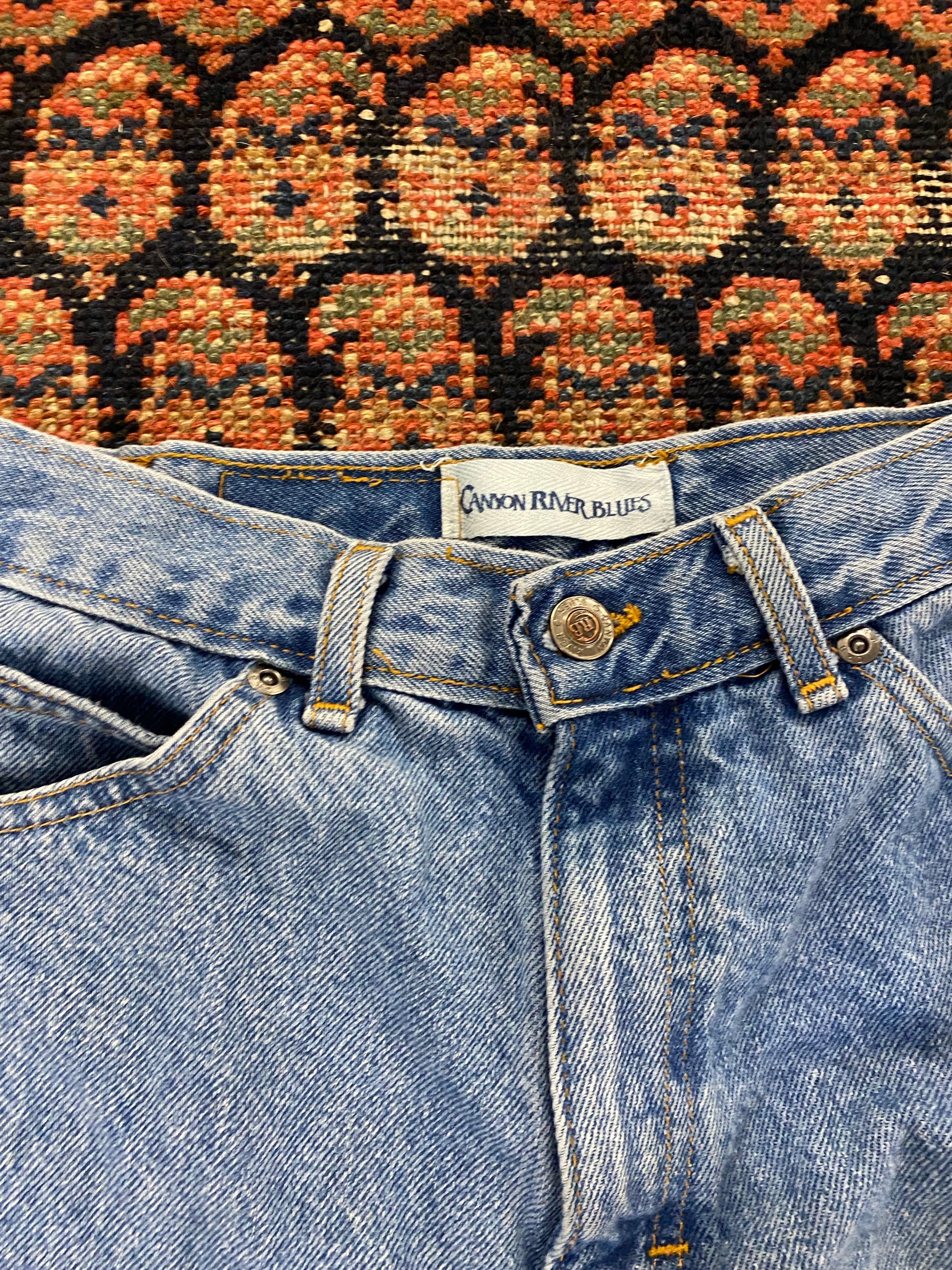 Vintage High Waisted Canyon River Blues Frayed Denim Shorts - 26in