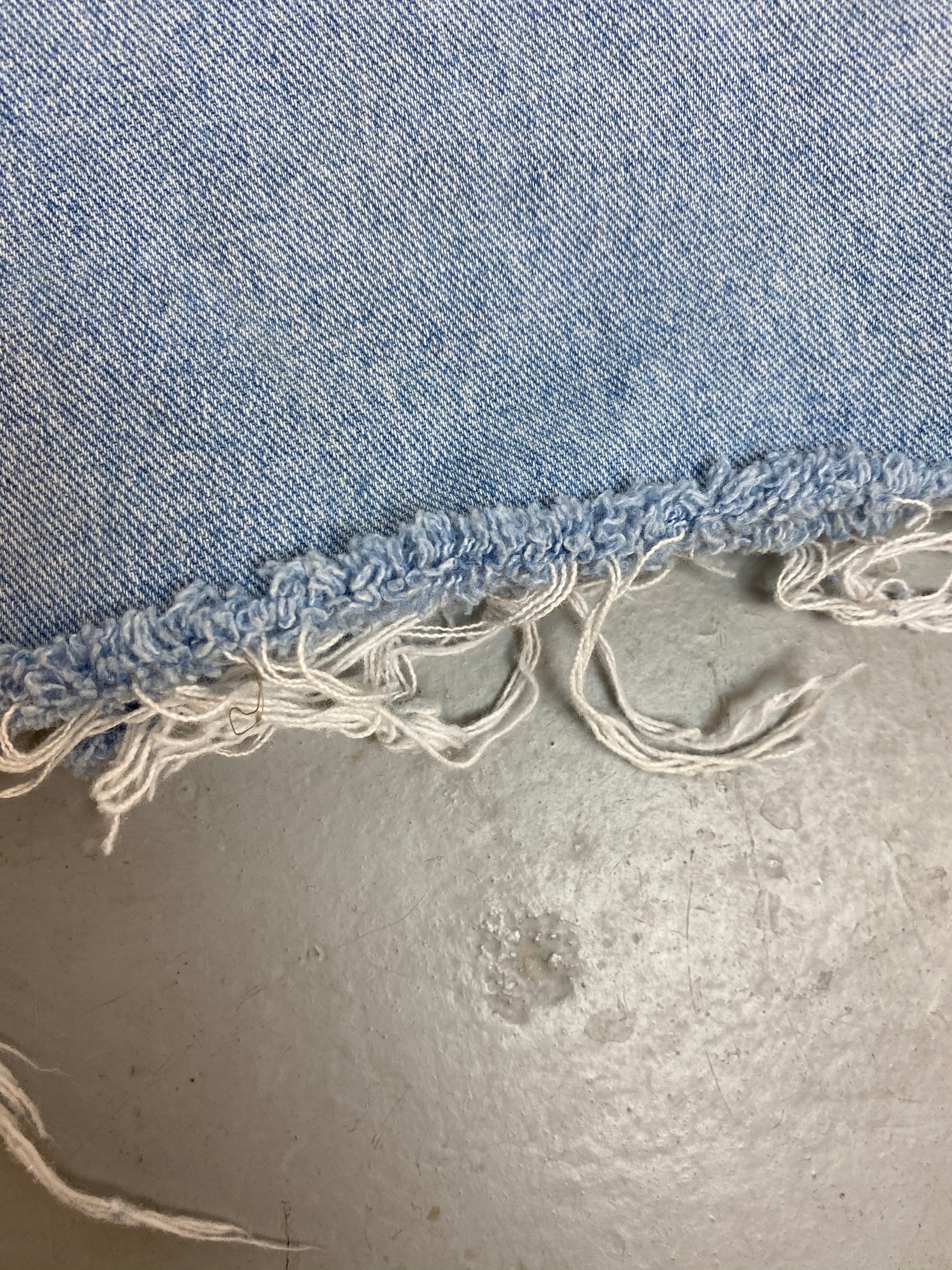 90s High Waisted Arizona Frayed Denim Shorts - 25in