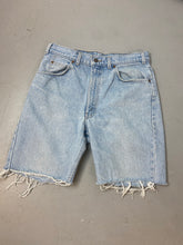 Load image into Gallery viewer, 90s High Waisted Levi’s Frayed Denim Shorts - 31in