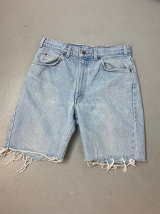 90s High Waisted Levi’s Frayed Denim Shorts - 31in