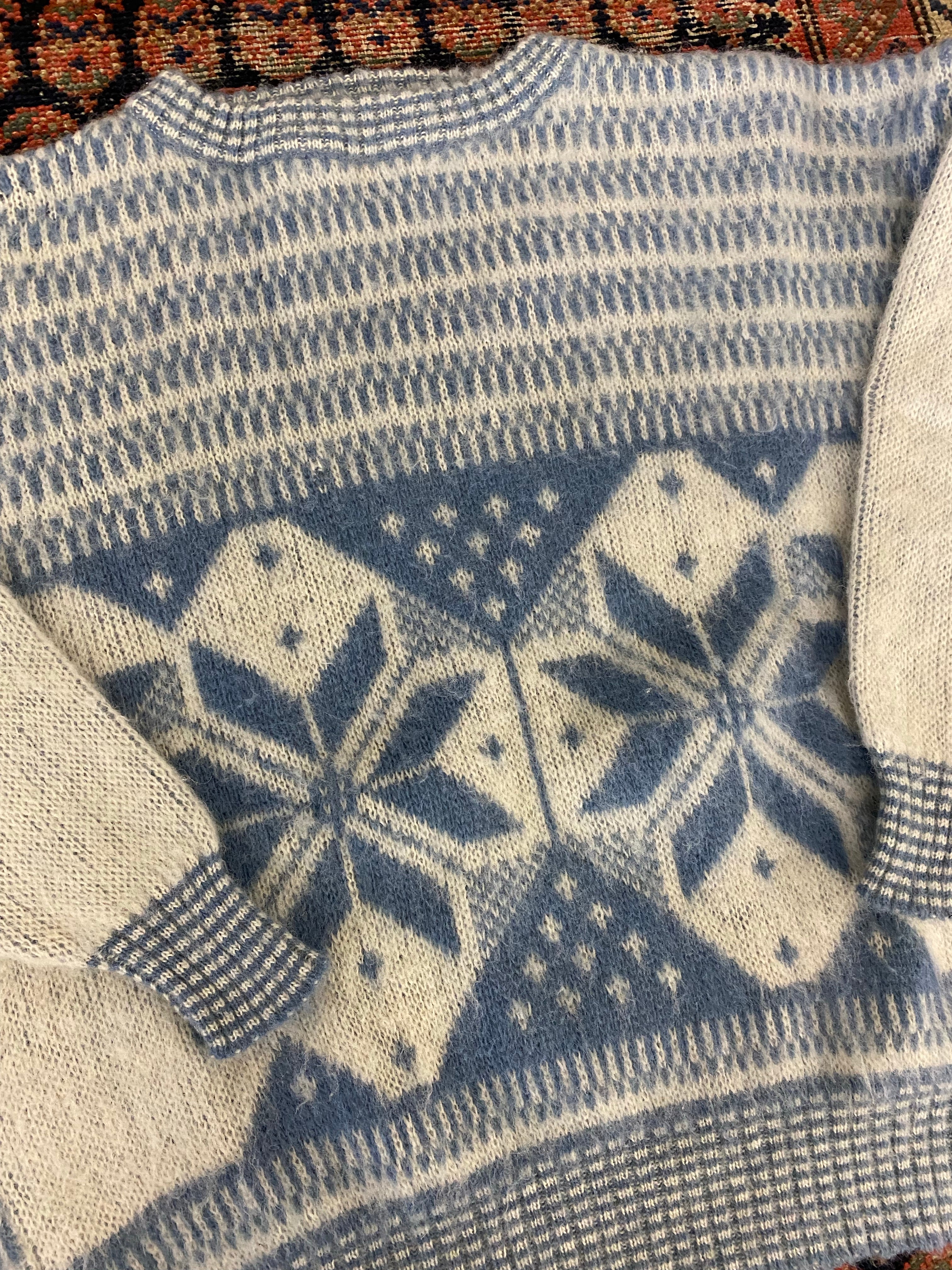 Vintage Snowflake Knit Sweater - M