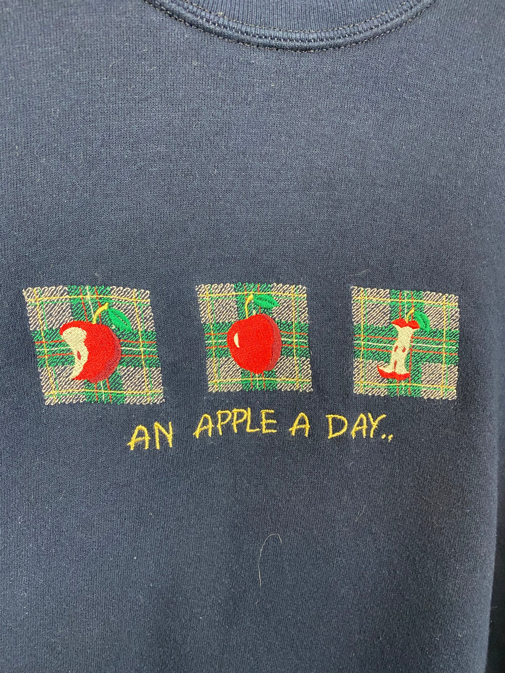 90s embroidered An Apple A Day... crewneck - M