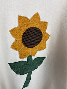 90s embroidered Daisy crewneck