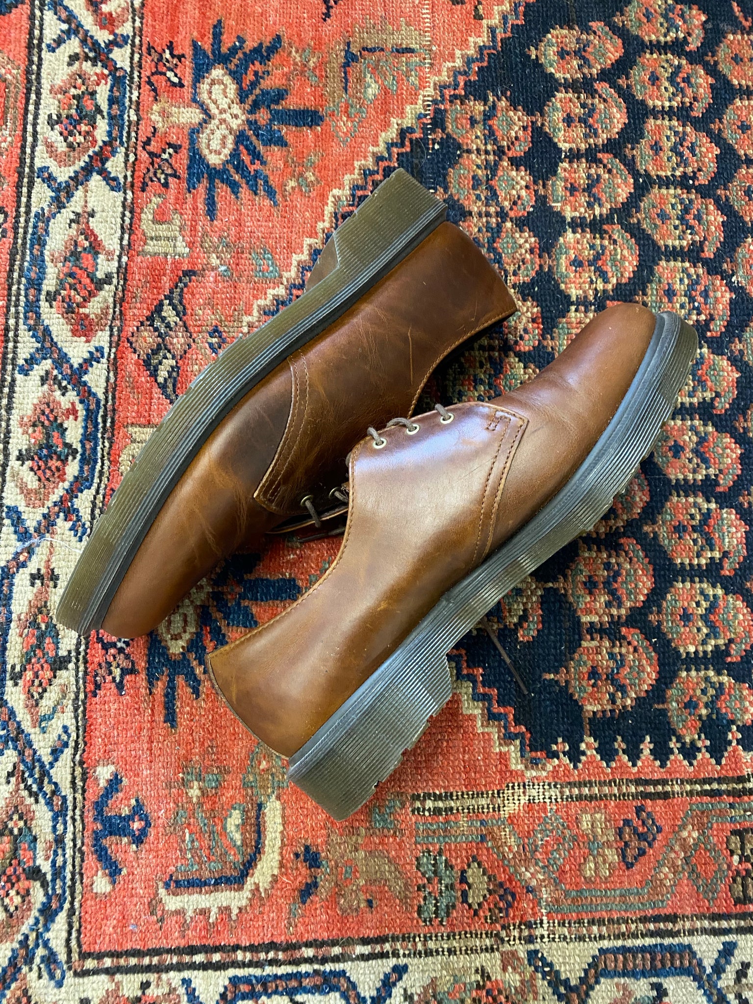 Brown low doc clearance martens