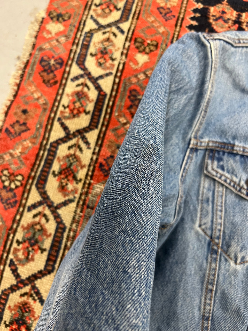 VINTAGE LEVIS DENIM JACKET - SMALL