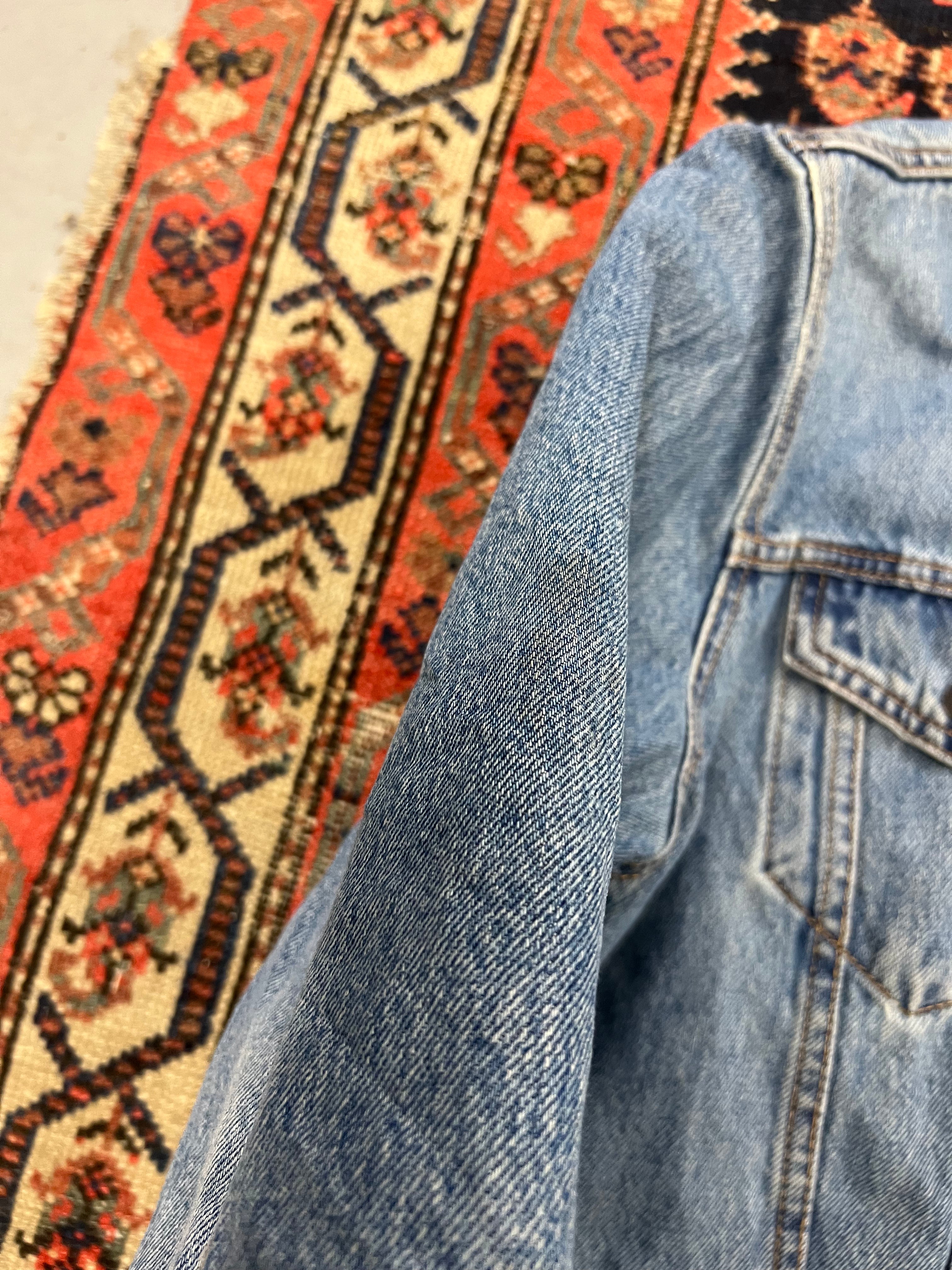 VINTAGE LEVIS DENIM JACKET - SMALL
